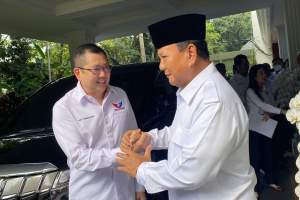 Ketua Umum Partai Gerindra menyambut Ketua Umum Partai Perindo di kediaman Prabowo di Jalan Kertanegara IV, Kebayoran, Jakart, Rabu (5/4/2023).