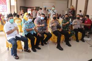 Kapolresta Tangerang Tinjau Pelaksanaan Vaksinasi Serentak