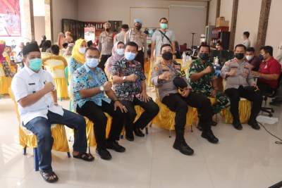 Kapolresta Tangerang Tinjau Pelaksanaan Vaksinasi Serentak