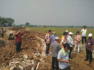 Kepala DBMSDA Sidak Proyek Jalan di Badak Anom