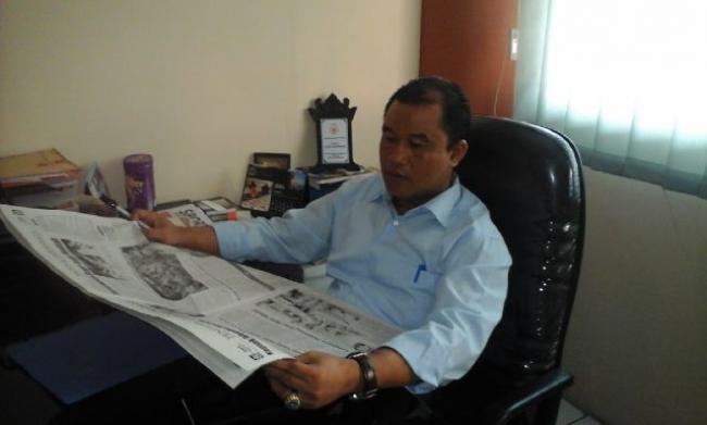 Ketua KONI (Dasep) saat di kantornya