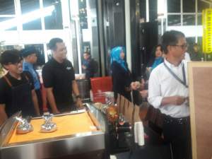 Penumpang Disuguhi Kopi Gratis di Bandara Soetta