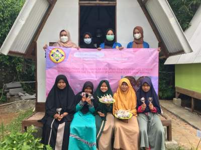 Kembangkan Kreatifitas Anak Usia Dini, Mahasiswa UNPAM Ajak Santri di Pesantren Kreasikan Kue