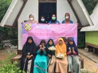 Kembangkan Kreatifitas Anak Usia Dini, Mahasiswa UNPAM Ajak Santri di Pesantren Kreasikan Kue