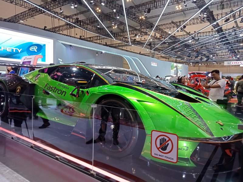 Mobil hypercar Lamborghini Essenza SCV12 di pameran GIIAS 2023 di ICE, BSD City, Kabupaten Tangerang, Banten.