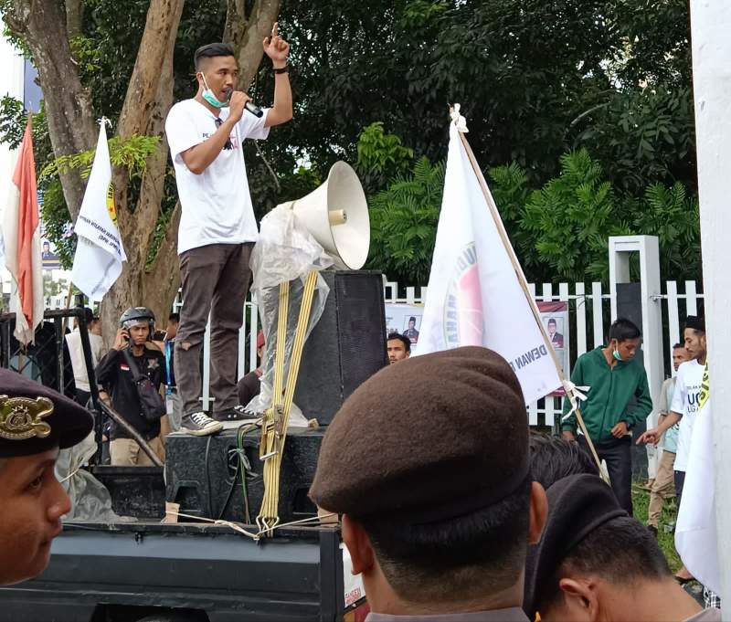 Tuntut DPRD Provinsi Banten Tolak Raperda SOTK, Ratusan Mahasiswa dan Pemuda Gelar Aksi Simpatik