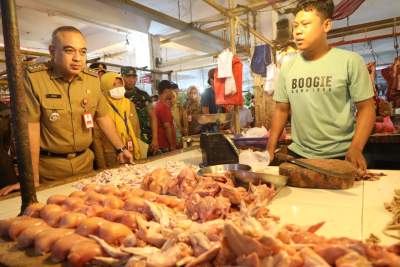 Kunjungi Pasar, Zaki Pantau Stok dan Harga Kebutuhan Pokok