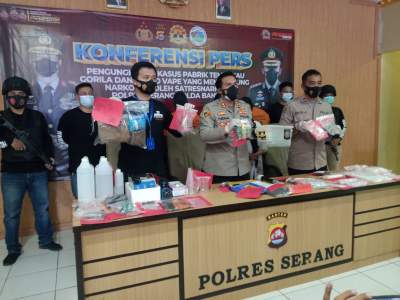 Omset Penjualan Rp400 juta,  Pelaku Home Industry Tembakau Sintesis  Liquid Vape Ditangkap Polisi