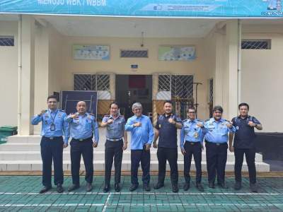 Dikawal Kadiv Keimigrasian, Seorang Deteni WN Nigeria Dipindahkan ke Rudenim Balikpapan