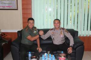 Kapolres Tangerag Kota saat berkunjung ke Kodim 0506 Tgr