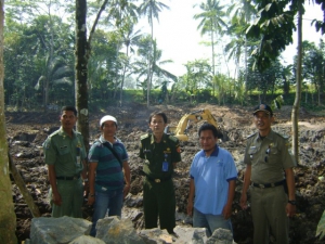 Camat Menes Pantau Proyek Situ Cicawene