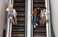 Ilustrasi menggunakan eskalator. (Aip/db)