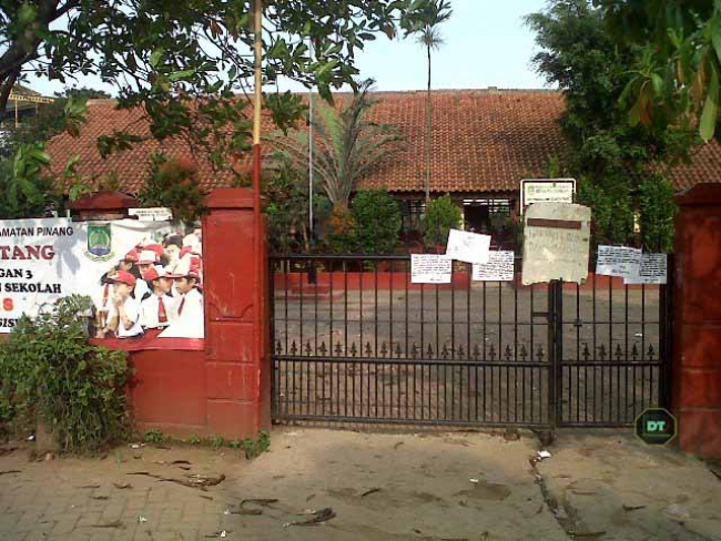 Tergiur Harga Tanah Melambung SDN 3 Panunggangan Timur Disegel