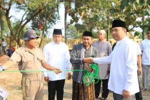 Kapolda Banten, Menyerahkan dan Hadiri Penyembelihan Hewan Qurban di Halaman Mesjid Baiturahman