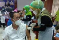 Dukung Kebijakan Kemendikbud, Guru di Kabupaten Serang Divaksin