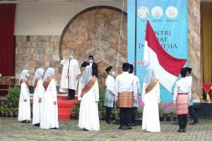 Walikota Tangsel Jadi Pembina Apel Hari Santri
