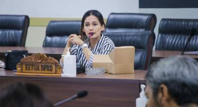 Ketua Bapemperda DPRD Kota Tangsel, Ledy MP Butar Butar saat pembahasan Raperda Penyelenggaraan dan Pengelolaan Pasar Rakyat.