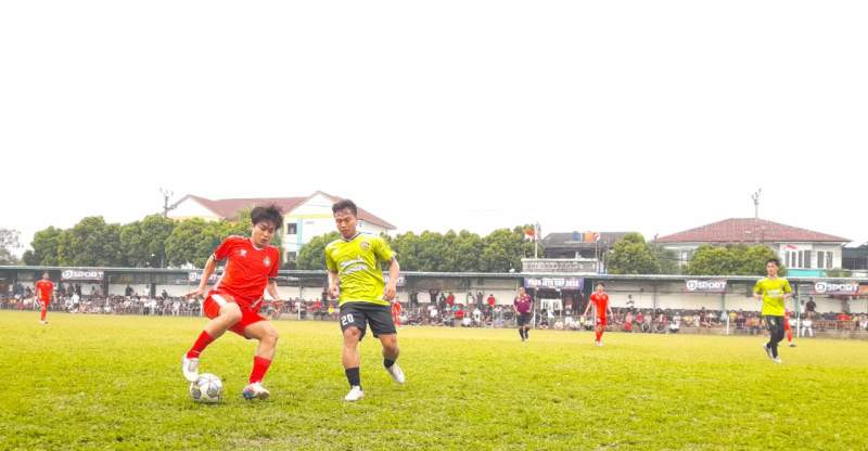 Pemain Nabil, Abel berusaha melewati pemain Aseng, Lukaku. Duel berakhir 1-0 bagi Aseng.
