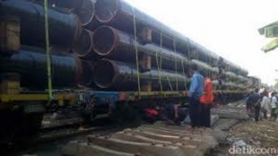 Kereta Anjlok, Diduga Akibat Rapuhnya Bantalan rel