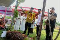 Wakil Bupati Serdang Bedagai, Adlin Tambunan menghadiri acara HUT Desa Suka sari ke 66.