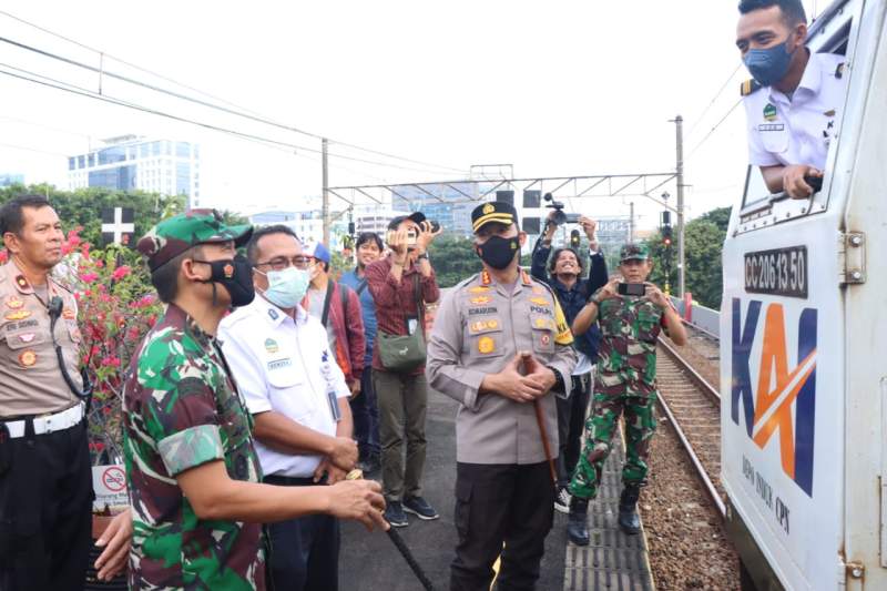 Dandim Dampingi Kapolres Metro Jakarta Pusat Tinjau 2 Stasiun