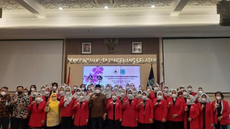 Walikota Tangerang Selatan, Benyamin Davnie bersama Pengurus GOW