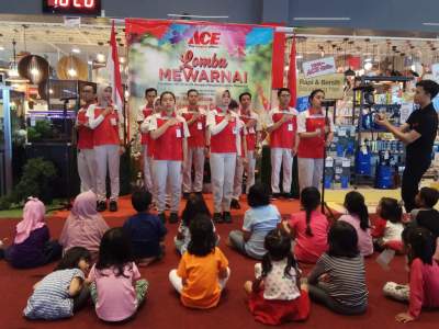 Konsumen Ace Hardware Qbig Dimanjakan Paduan Suara