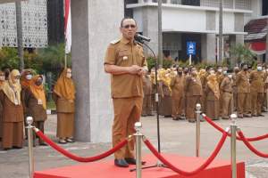 Suasana apel bersama yang dirangkaikan dengan halal bihalal yang bertempat di Halaman Kantor Walikota Cilegon, Senin (9/5/2022).