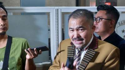 Tim kuasa hukum almarhum Brigadir J., Kamaruddin Simanjuntak di ruang persidangan PN Jakarta Selatan.