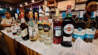 Minuman kemasan botol diduga berkadar alkohol tinggi yang disita petugas Pol PP Tangsel. (Foto Ist)