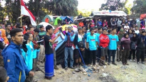 HUT RI Ke-70, IMIKI Banten Kibarkan Bendera Merah Putih di Gunung Pulosari