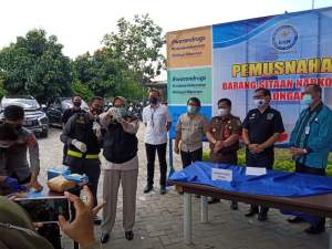 BNNP Banten Musnahkan 3500 gram Sabu Direbus Air Mendidih