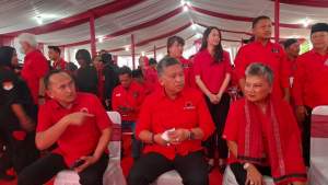 Sekjen PDI Perjuangan Hasto Kristiyanto saat safari politik bersama kader di Kota Tangsel.