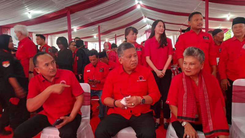 Sekjen PDI Perjuangan Hasto Kristiyanto saat safari politik bersama kader di Kota Tangsel.