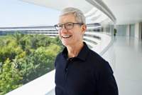 Dinilai Tertinggal di Sektor AI, Tim Cook Disarankan Mundur dari Jabatan CEO Apple