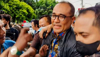 Mantan pejabat Ditjen Pajak Kemenkeu, Rafael Alun Trisambodo, saat memenuhi panggilan ke kantor KPK, Jakarta.