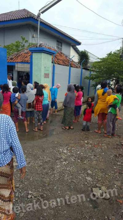 Protes Pencemaran Udara, Puluhan Ibu Rumah Tangga Grudug PT SU Indonesia