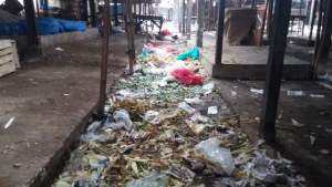 Tumpukan Sampah di Pasar Kresek Dikeluhkan