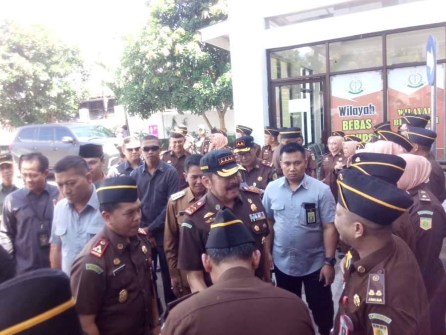 Jaksa Agung ST Burhanuddin saat mengunjungi Kejari Serang