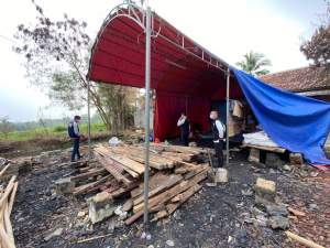 Kunjungi Ponpes yang Terbakar,  IKAPTK Kabupaten Tangerang Berikan Bantuan
