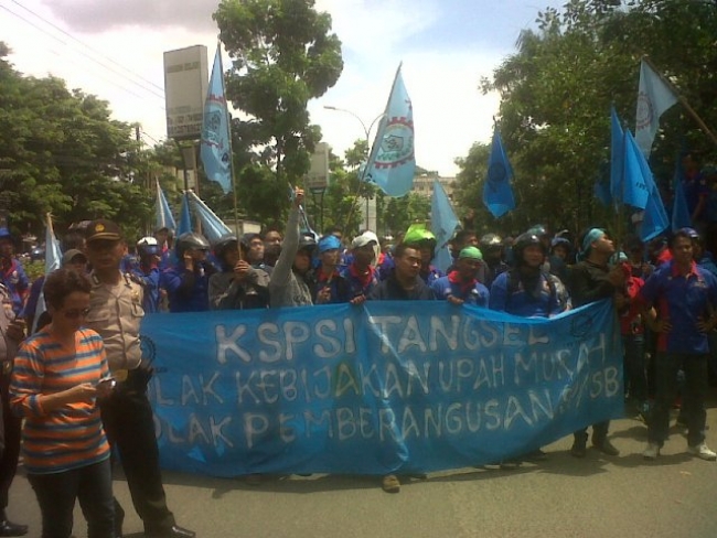 Ratusan Anggota SPSI Gerudug Pemkot Tangsel