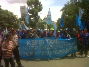 Ratusan Anggota SPSI Gerudug Pemkot Tangsel