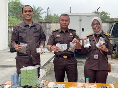 Kejari Tangerang Musnahkan Narkoba dan Ratusan Uang Dollar Palsu