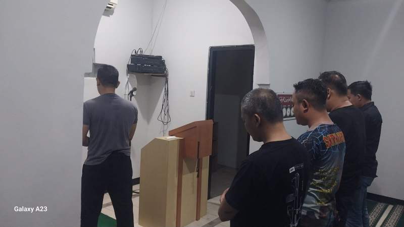 Bhabinkamtibmas Polsek Cikupa Laksanakan Subuh Keliling di Mushollah Al Mutaqin