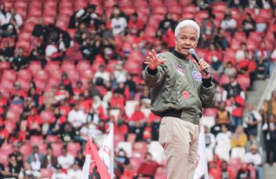 Calon Presiden nomor urut 3, Ganjar Pranowo saat menyampaikan pidato politiknya di Gelora Bung Karno, Senayan, Jakarta, Sabtu (3/2/2024). (Foto: Aip/detak)