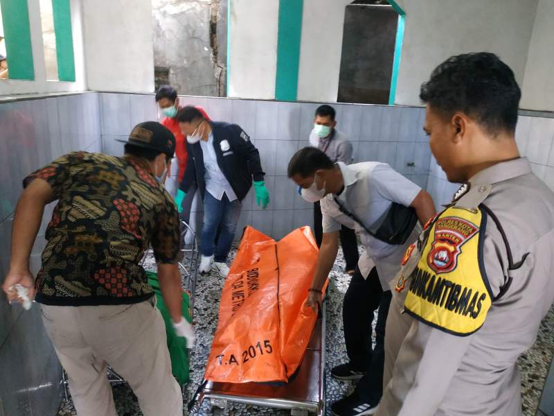Heboh, Pria Gantung Diri di Kamar Mandi Mesjid Gegerkan Warga Pasir Gadung