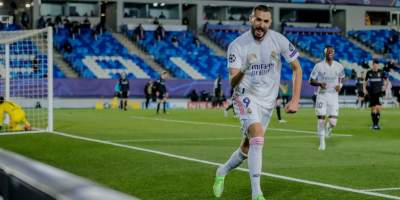 Selebrasi Karim Benzema usai mencetak gol pada laga Real Madrid vs Borussia Monchengladbach, Liga Champions 2020/21 &copy; AP Photo