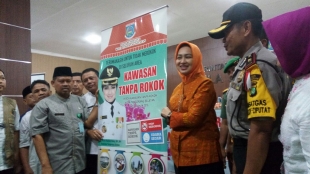 Ini Alasan Perda KTR Disahkan, Airin Risih Rapat Paripurna Penuh Asap Rokok