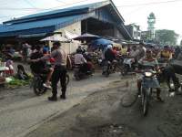 Personel Polsek Air Joman Polres Asahan Pengaturan Lalu Lintas Pagi Hari