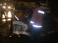 Tampak mobil angkot R10 yang terbakar